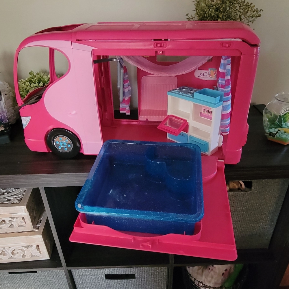 2010 barbie camper